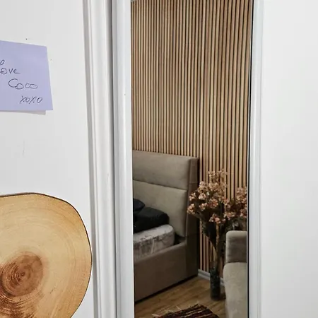아파트 Next To Coco's