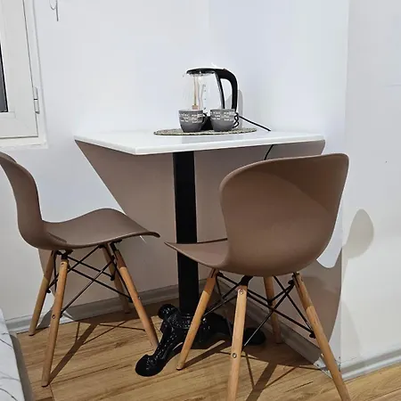 아파트 Next To Coco's